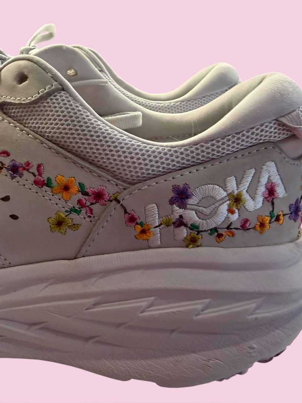 🌸🎀🌸HOKA🎀Bondi Limited Edition Floral Embroidered Sneakers🎀WMN’S 12🎀Like New!🌸🎀🌸 - Picture 6 of 7
